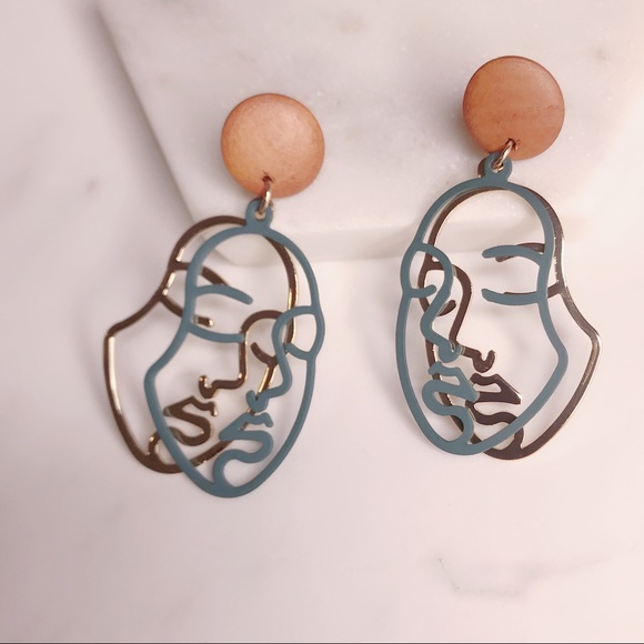 NEW😻 Picasso Abstract Face 2 Tone Earrings - Picture 5 of 8